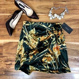 🆕 Zara Velvet Floral Skirt Size Small